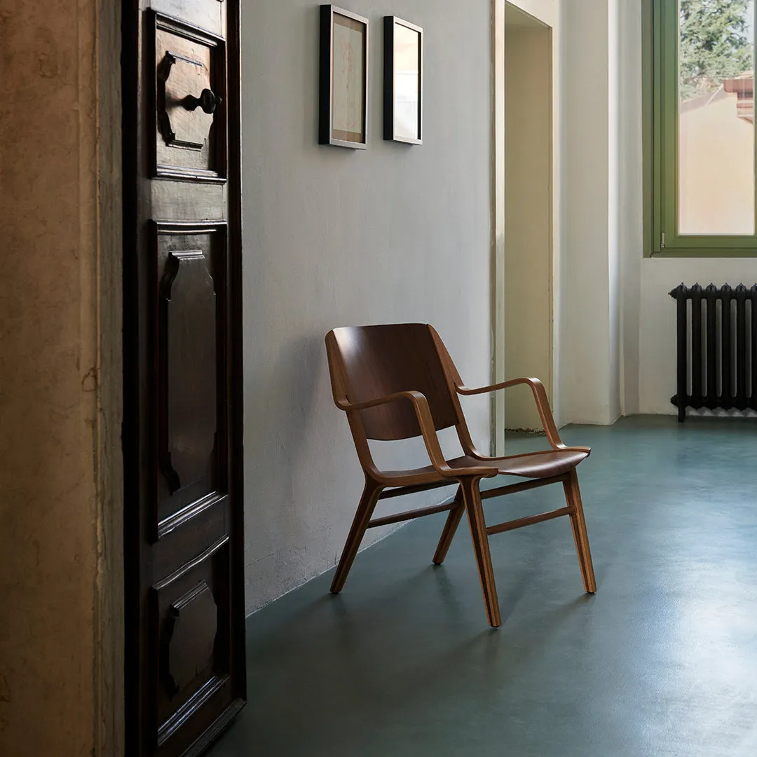 AX HM11 Lounge Chair