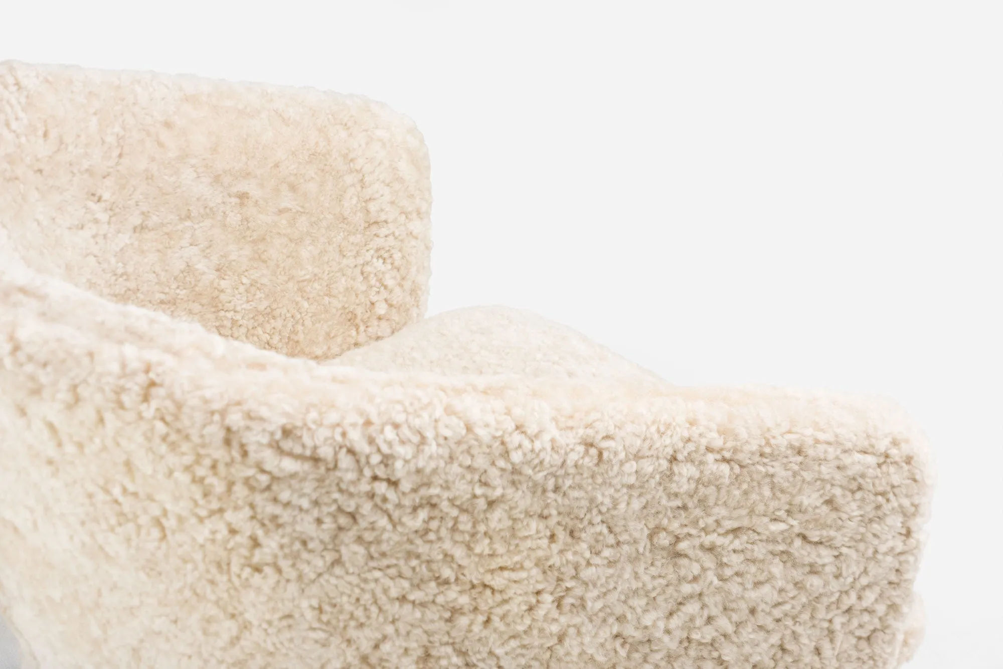 SAIA LOUNGE CHAIR