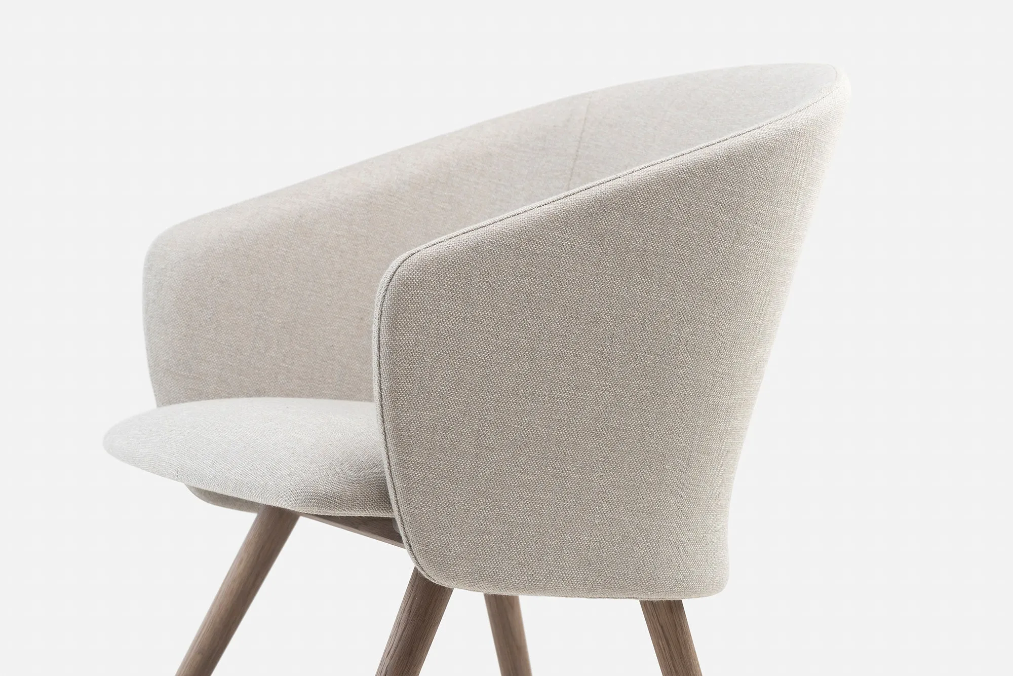 SAIA LOUNGE CHAIR
