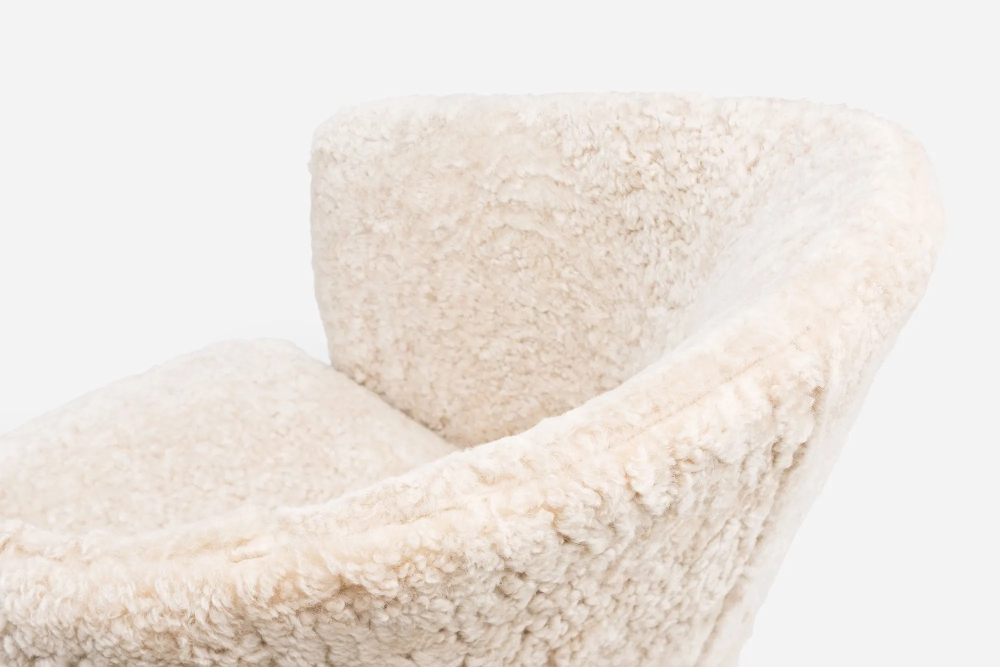 SAIA LOUNGE CHAIR