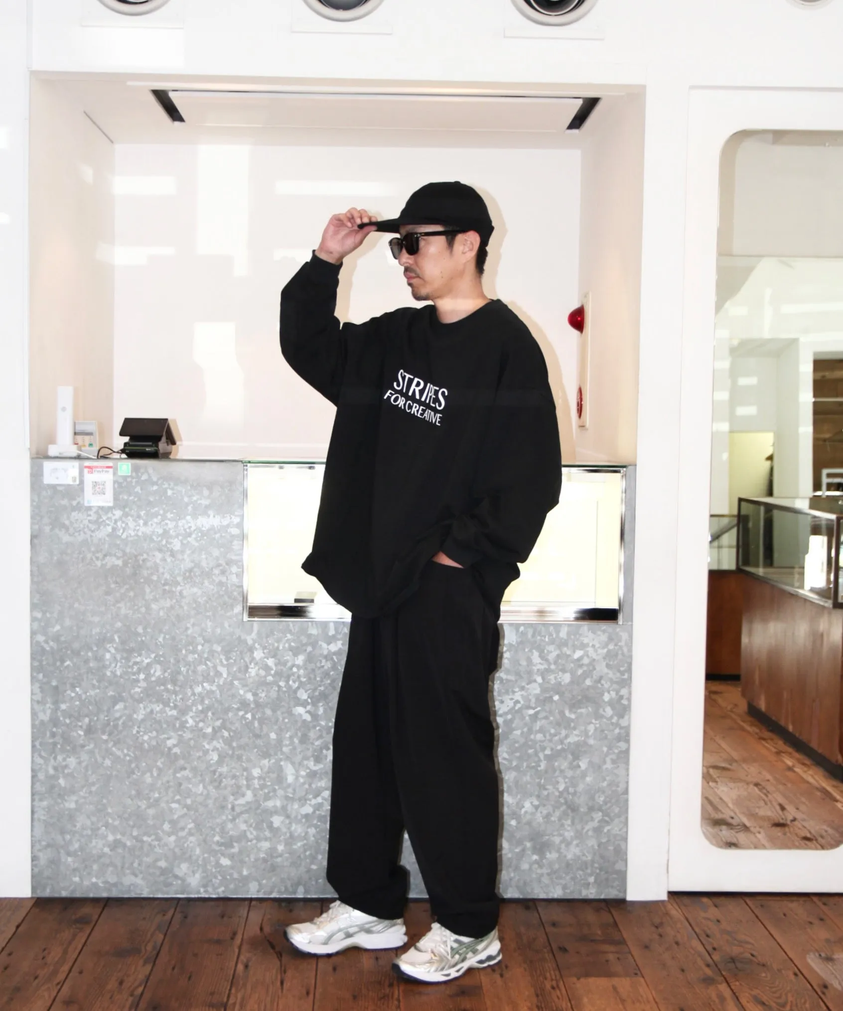 SUPER BIG ROUND LS TEE "BLACK"
