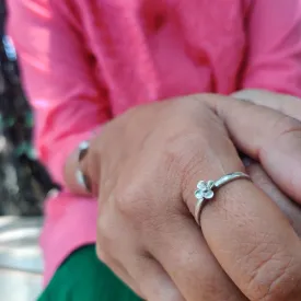 Tiny Flower Finger Ring